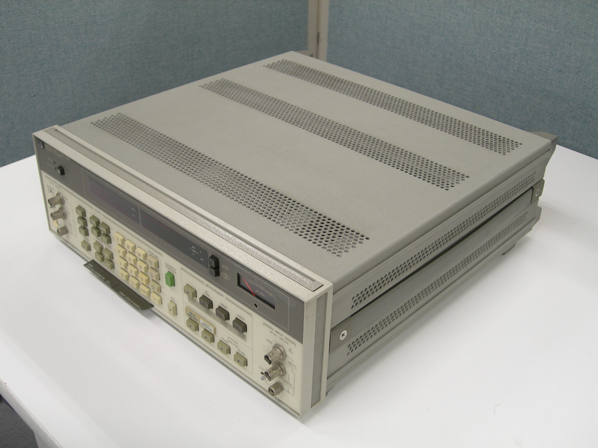 HP 8903B中古計測器/測定器（株）コムサーチ